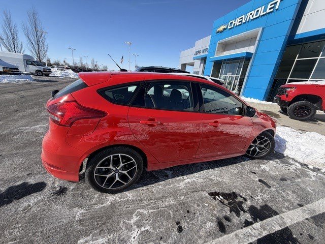 Used 2016 Ford Focus SE w/ SE Sport Package image 7