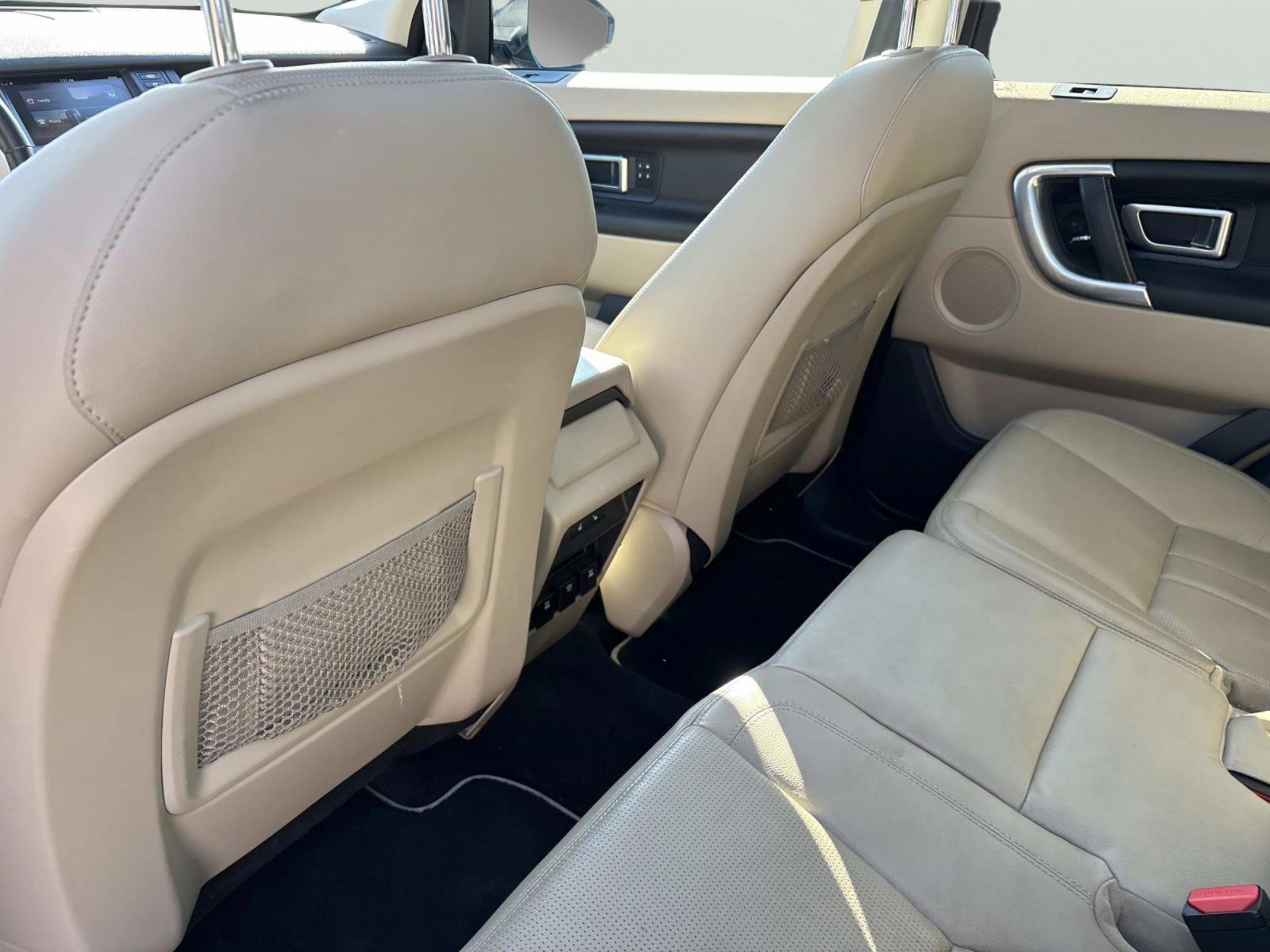 Used 2017 Land Rover Discovery Sport HSE image 13