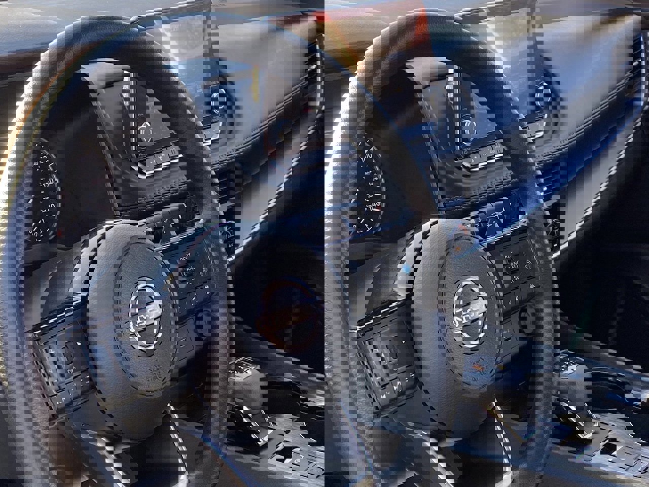 Used 2023 Nissan Rogue SV image 7