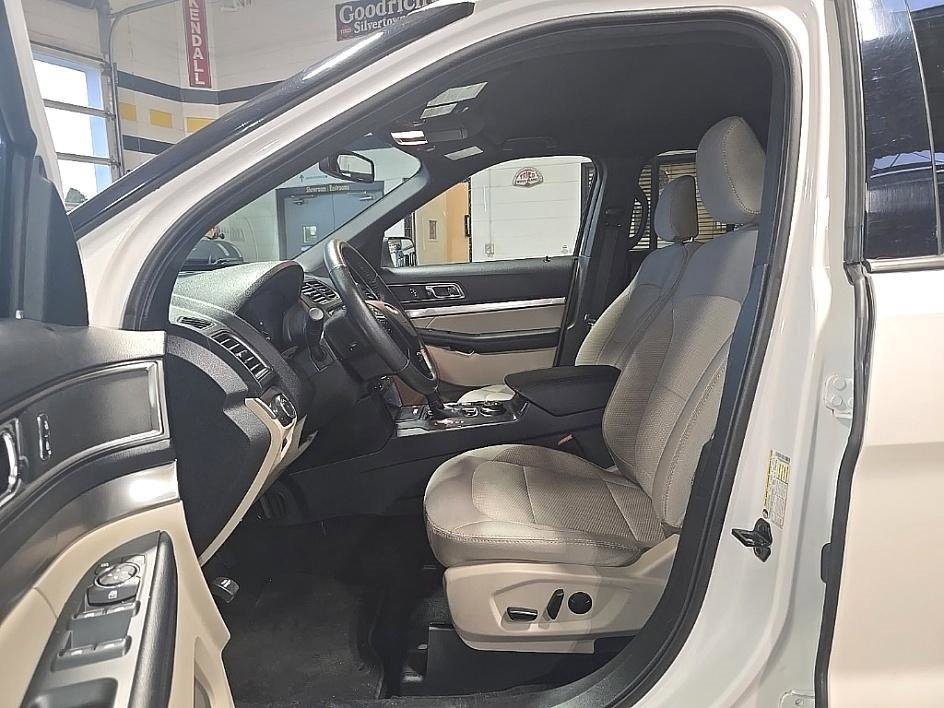 Used 2019 Ford Explorer XLT w/ Equipment Group 201A image 10