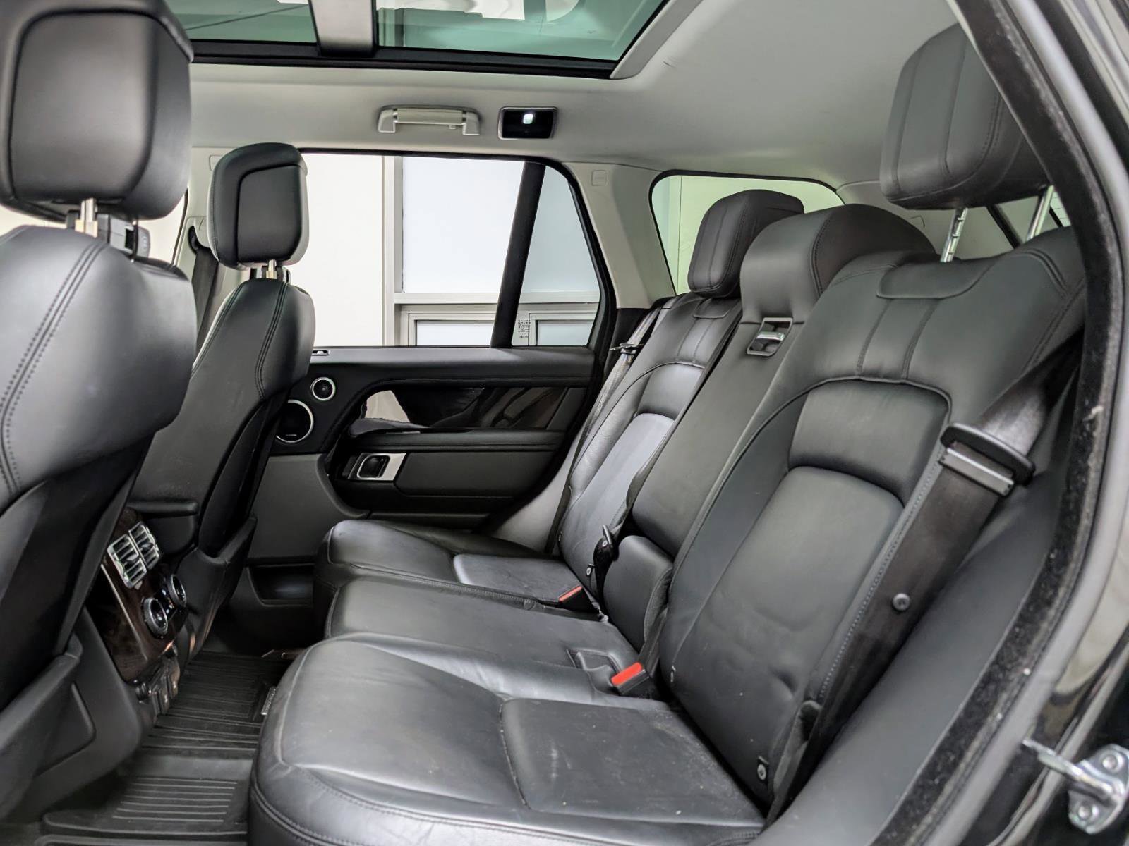 Used 2020 Land Rover Range Rover image 18