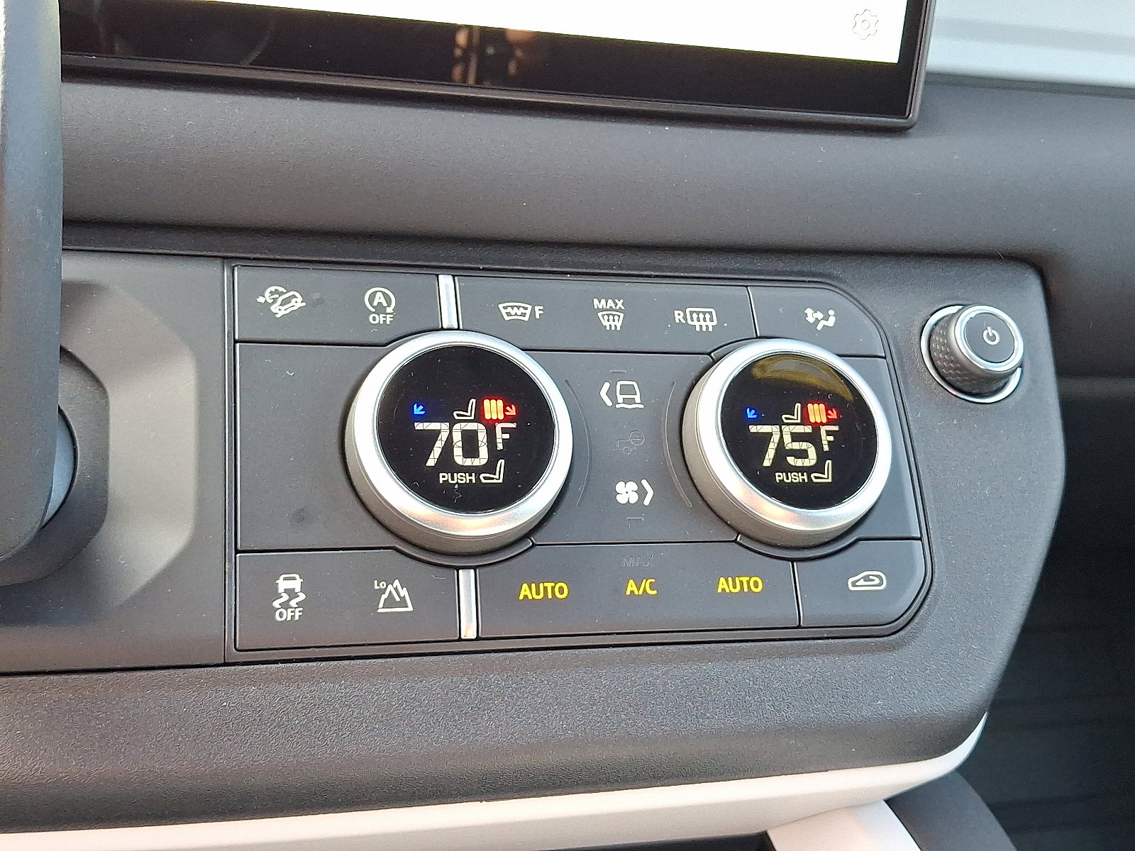 Used 2025 Land Rover Defender 110 S image 16