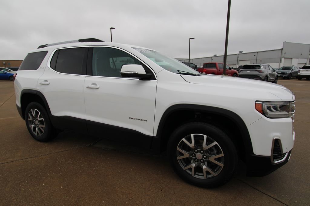 Used 2023 GMC Acadia SLE w/ Driver Convenience Package image 3
