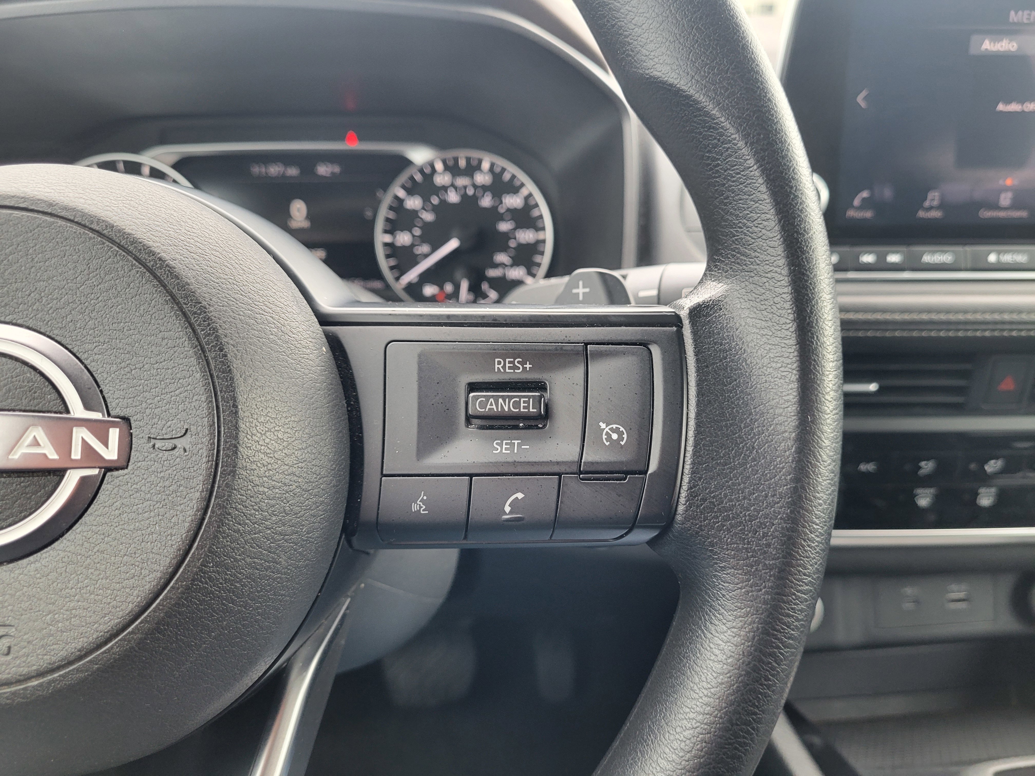 Used 2023 Nissan Rogue S AWD/4WD image 28