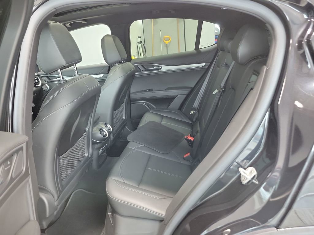 Used 2024 Alfa Romeo Stelvio Ti image 34