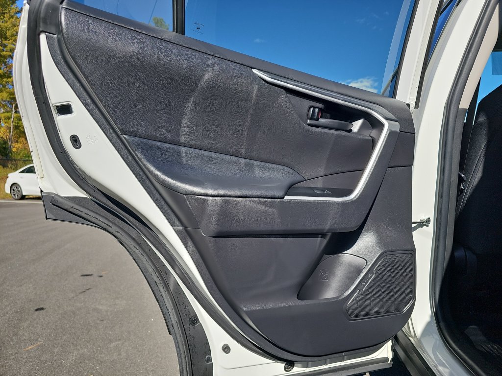 Used 2024 Toyota RAV4 LE AWD/4WD image 25
