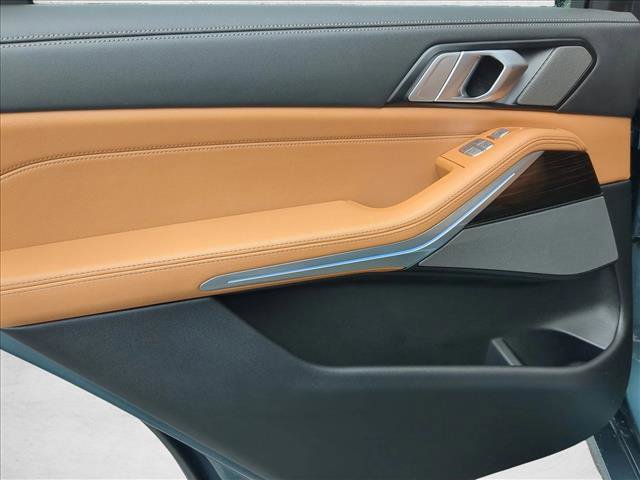 Used 2026 BMW X7 xDrive40i w/ Premium Package image 21