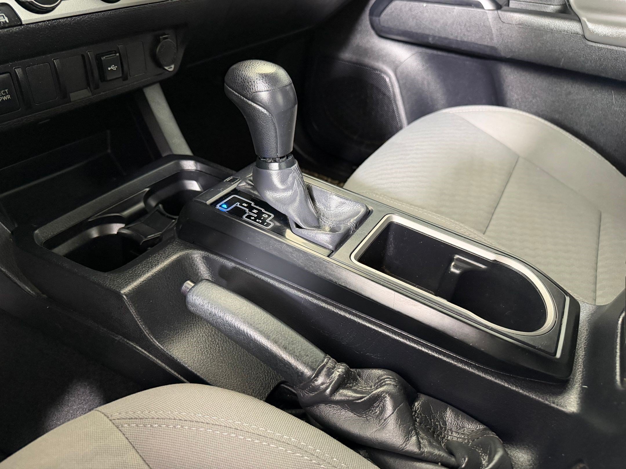 Used 2020 Toyota Tacoma SR AWD/4WD image 17