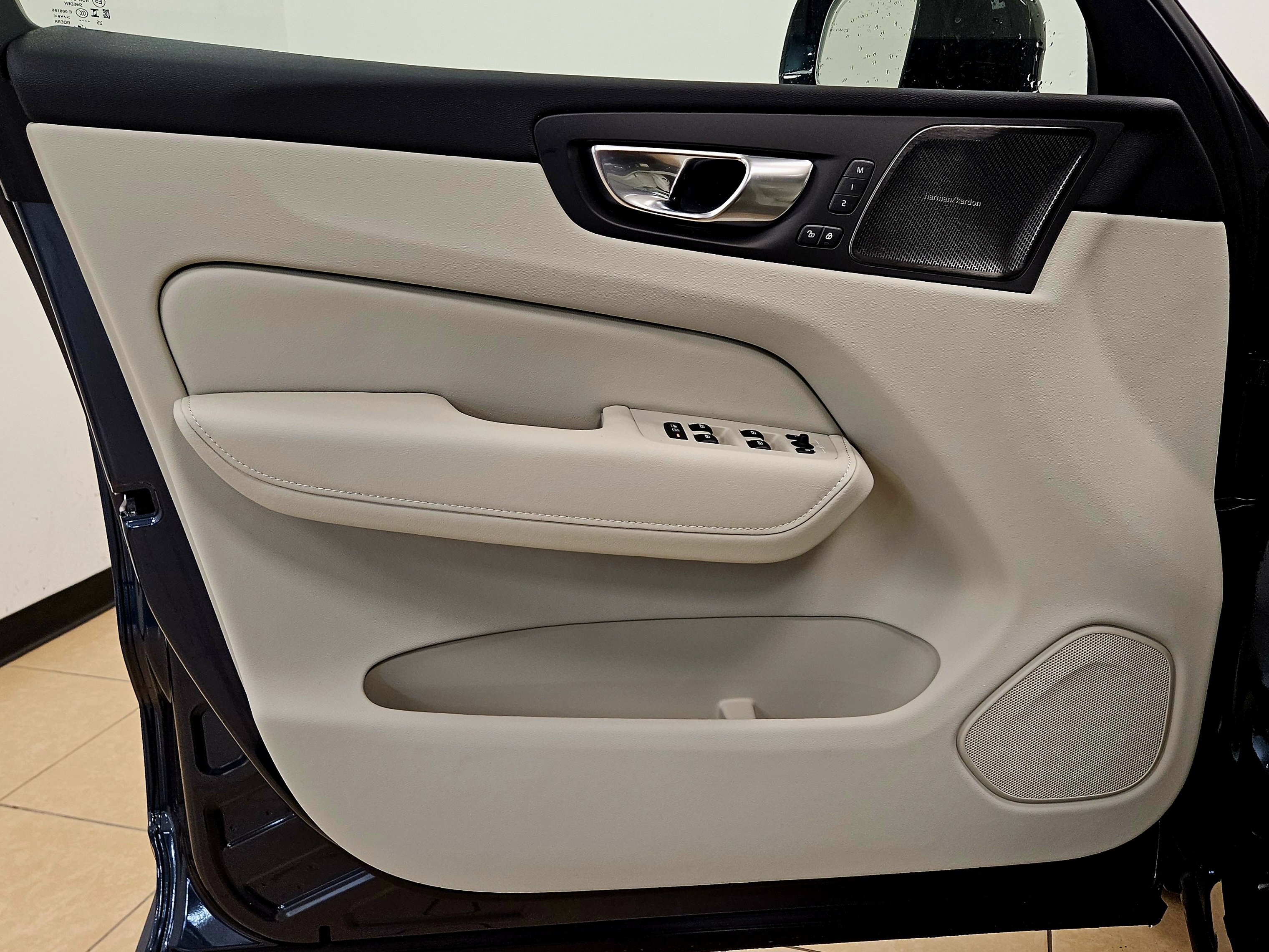 New 2026 Volvo XC60 B5 Ultra w/ Climate Package image 13