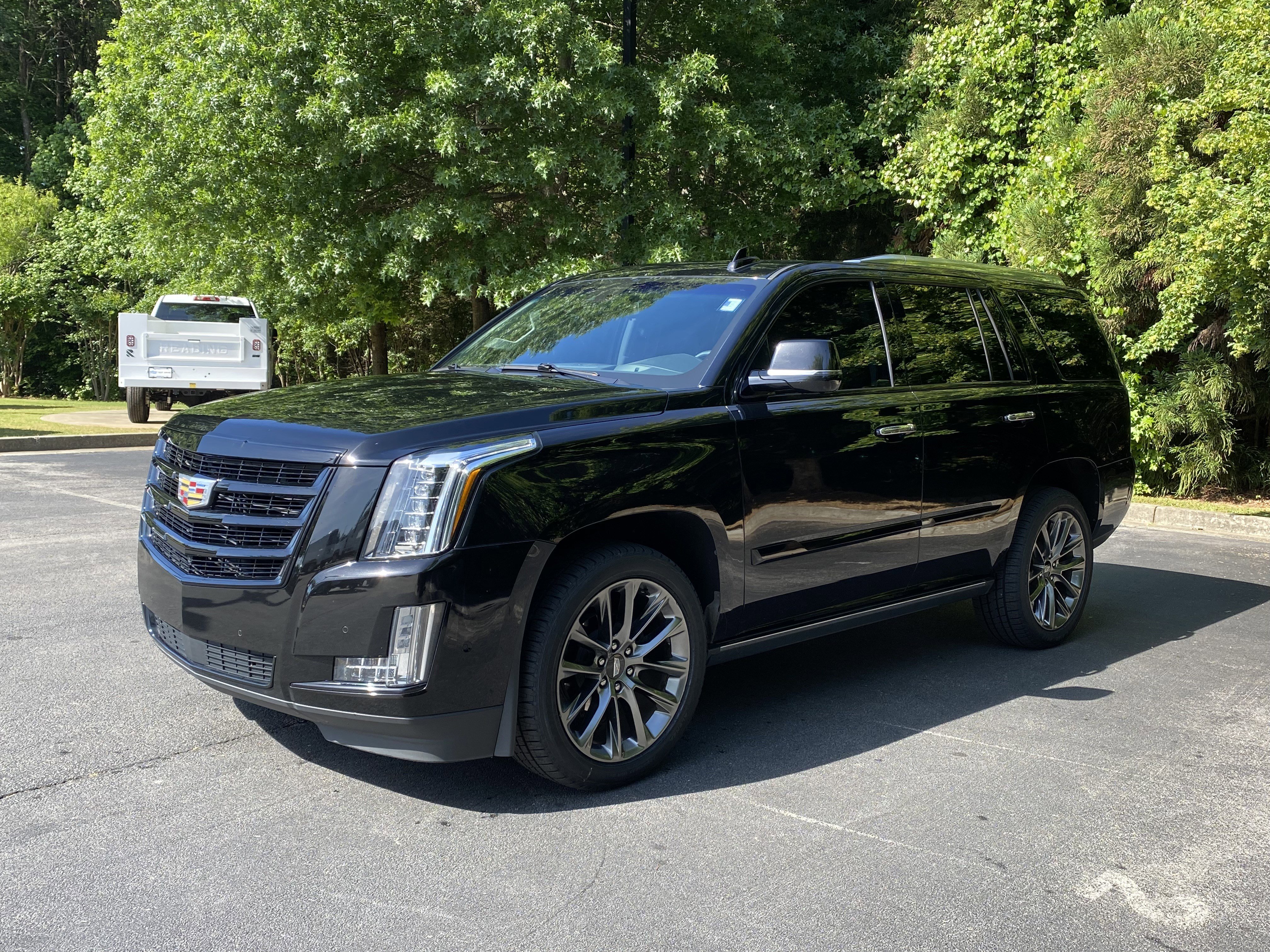 Used 2019 Cadillac Escalade Premium Luxury w/ Escalade Sport Edition AWD/4WD image 5