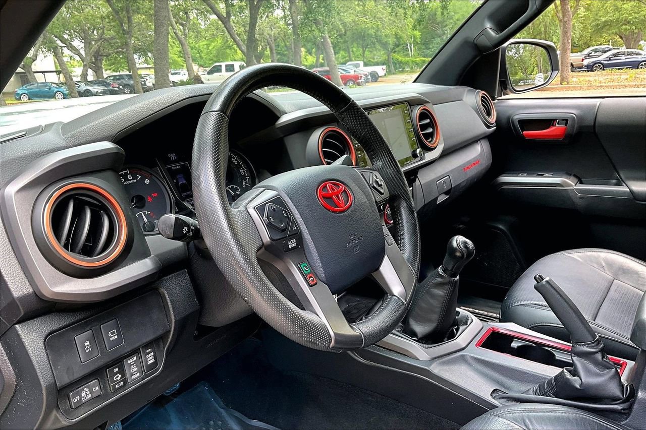 Used 2020 Toyota Tacoma TRD Sport w/ TRD Premium Sport Package AWD/4WD image 14