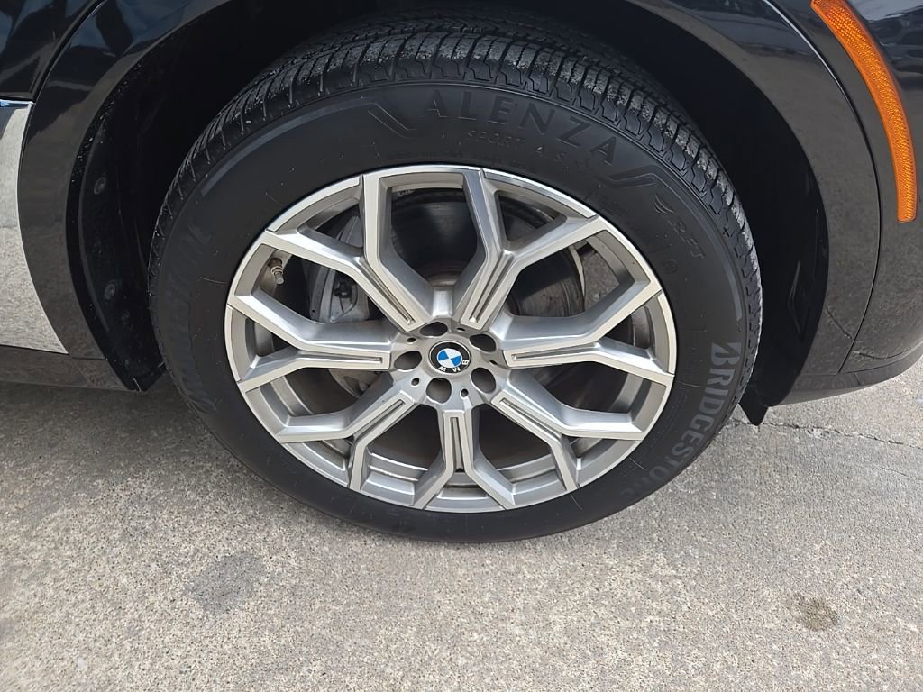 Used 2024 BMW X7 xDrive40i w/ Climate Comfort Package image 25
