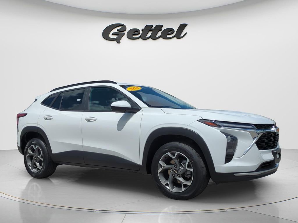 Used 2024 Chevrolet Trax LT image 2