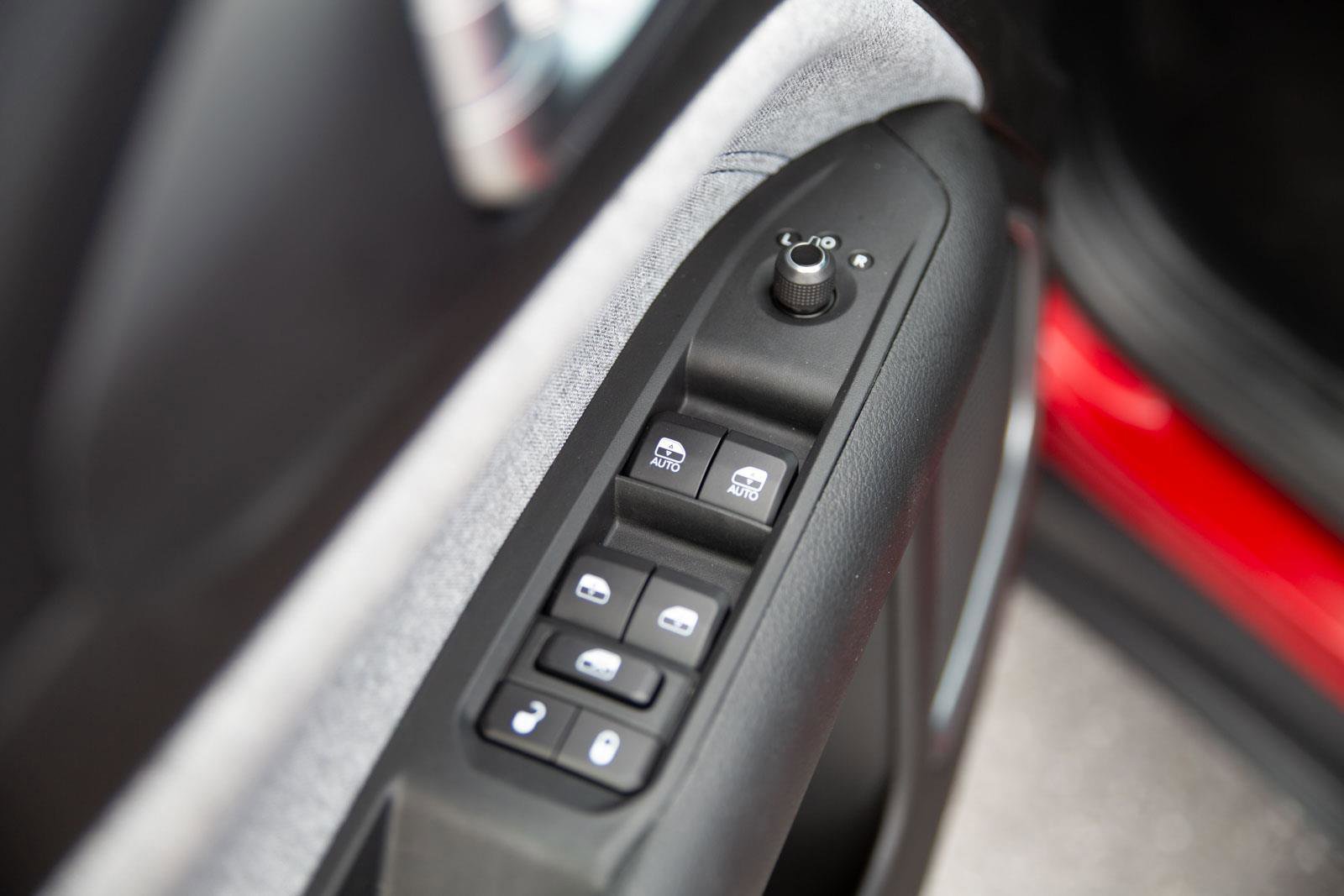 Used 2025 Jeep Compass Latitude AWD/4WD image 19