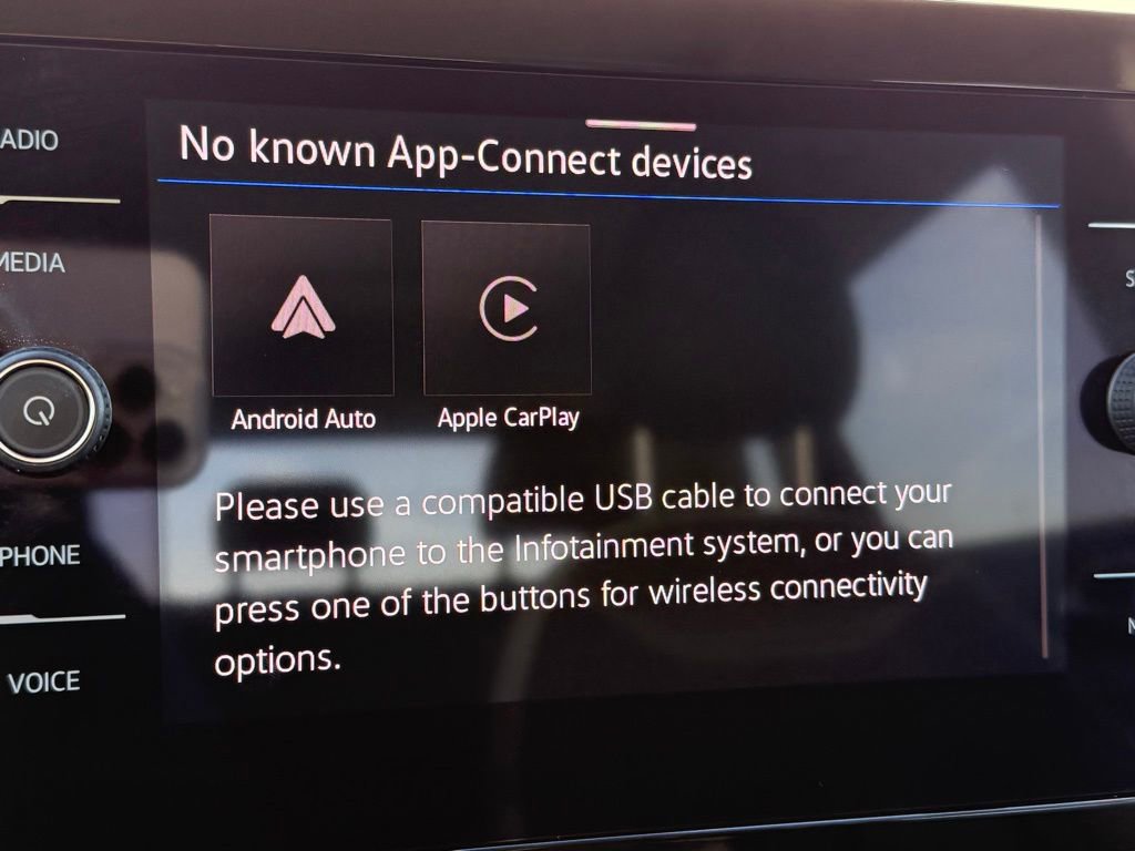 Certified 2025 Volkswagen Taos SE image 11