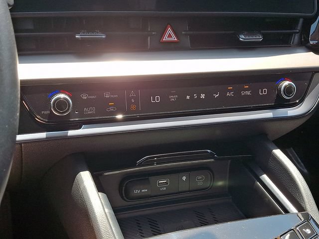 Certified 2025 Kia Sportage EX w/ EX Premium Package AWD/4WD image 16