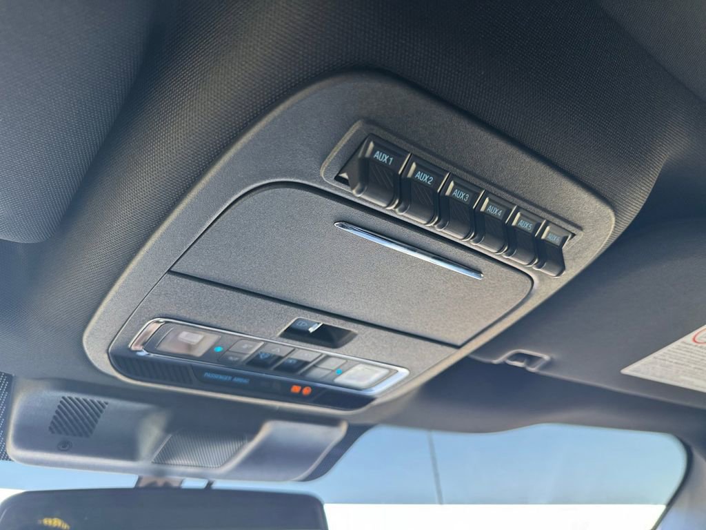 Certified 2025 Ford F350 Platinum w/ Tremor Off-Road Package image 40