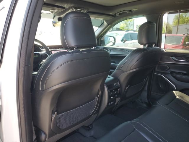 Certified 2025 Jeep Grand Cherokee Limited w/ Luxury Tech Group II RWD image 15