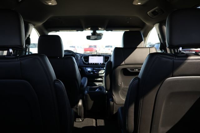 New 2026 Chrysler Pacifica Select image 9