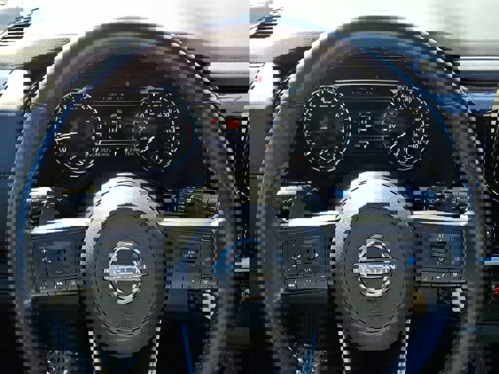 Used 2024 Nissan Pathfinder SV image 19