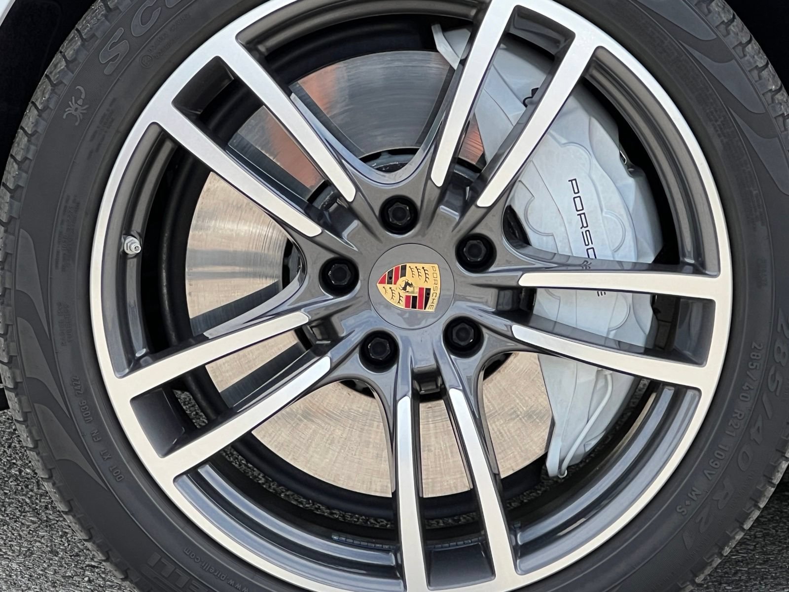 Certified 2023 Porsche Cayenne Turbo AWD/4WD image 13