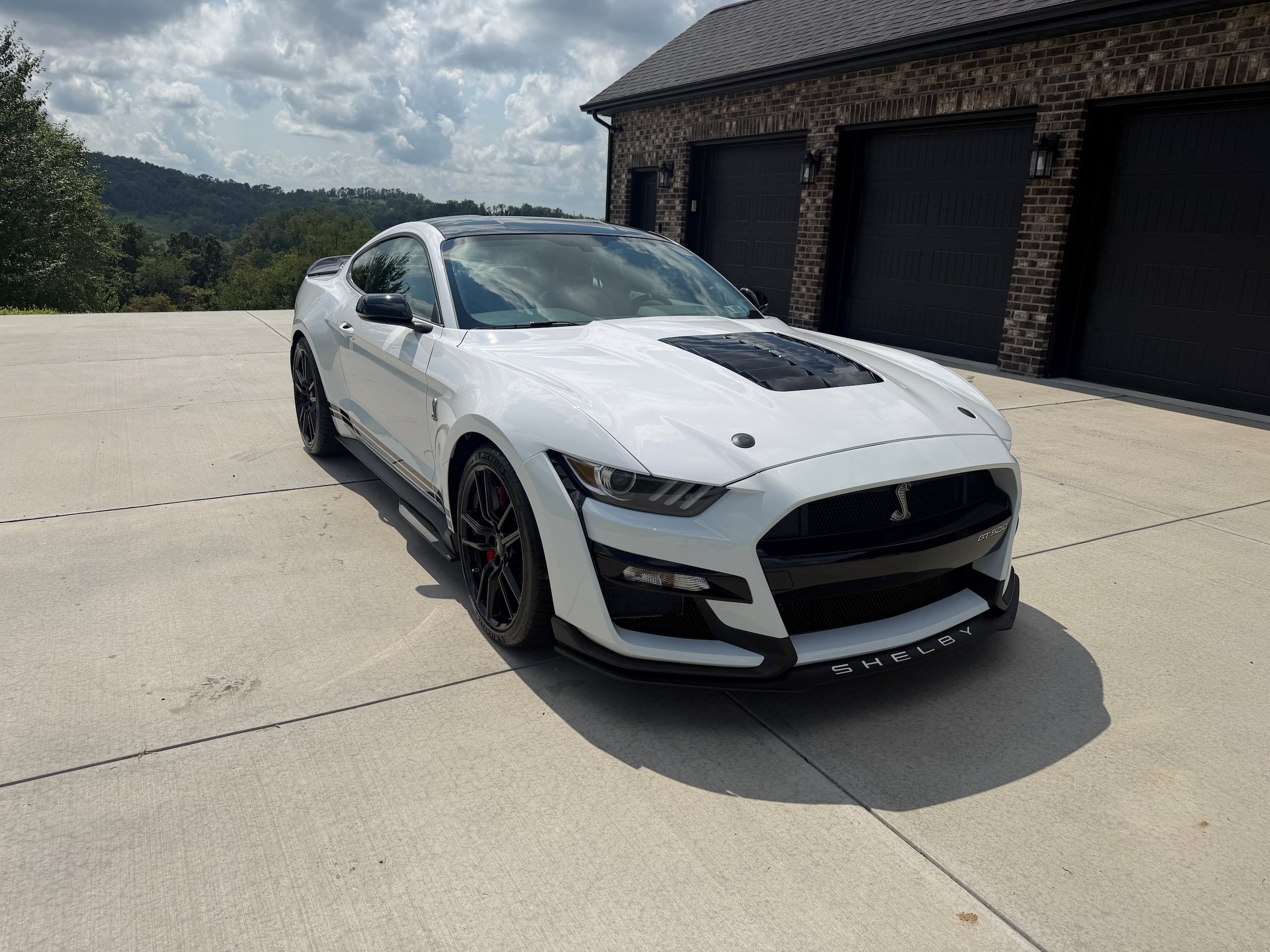 Used 2022 Ford Mustang Shelby GT500 w/ Technology Package RWD image 3