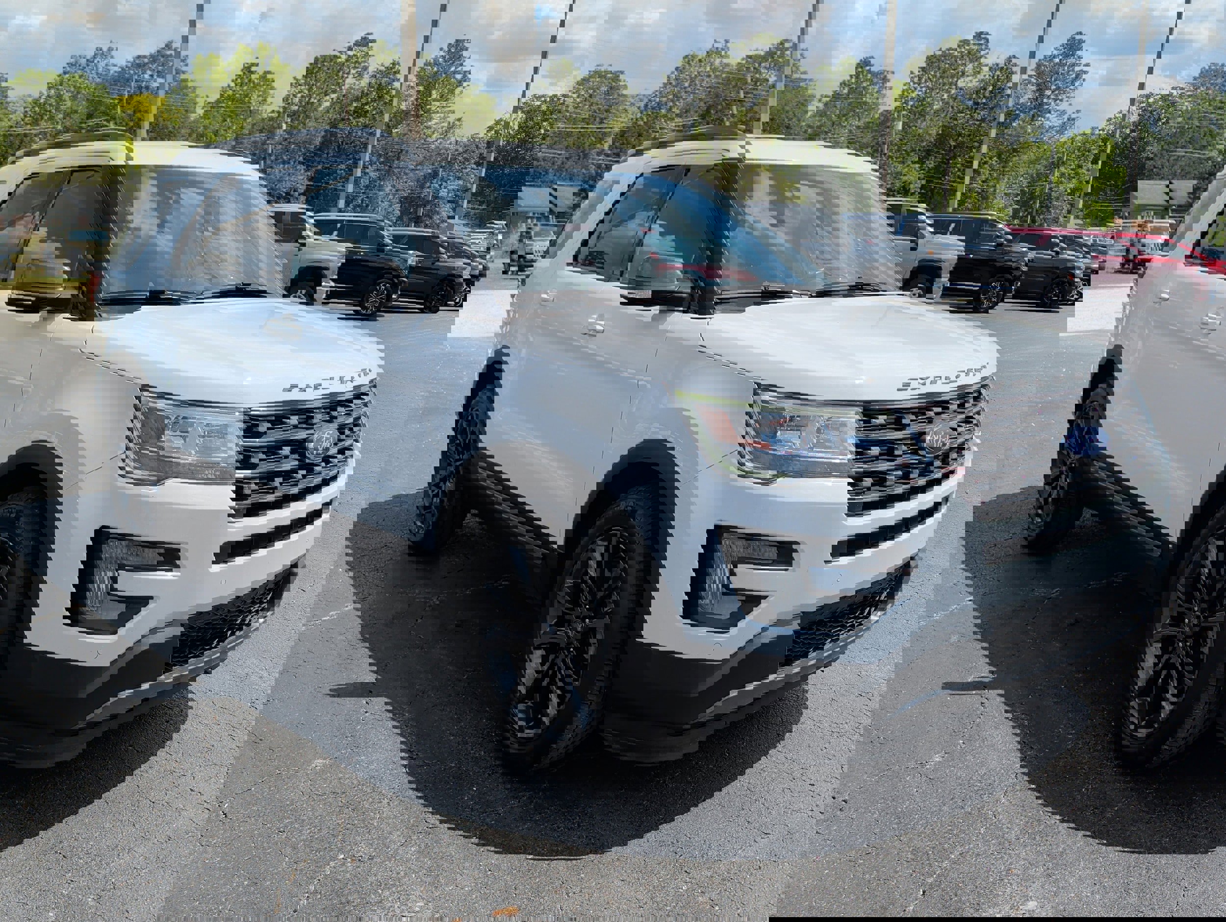Used 2017 Ford Explorer XLT w/ Equipment Group 202A FWD image 3
