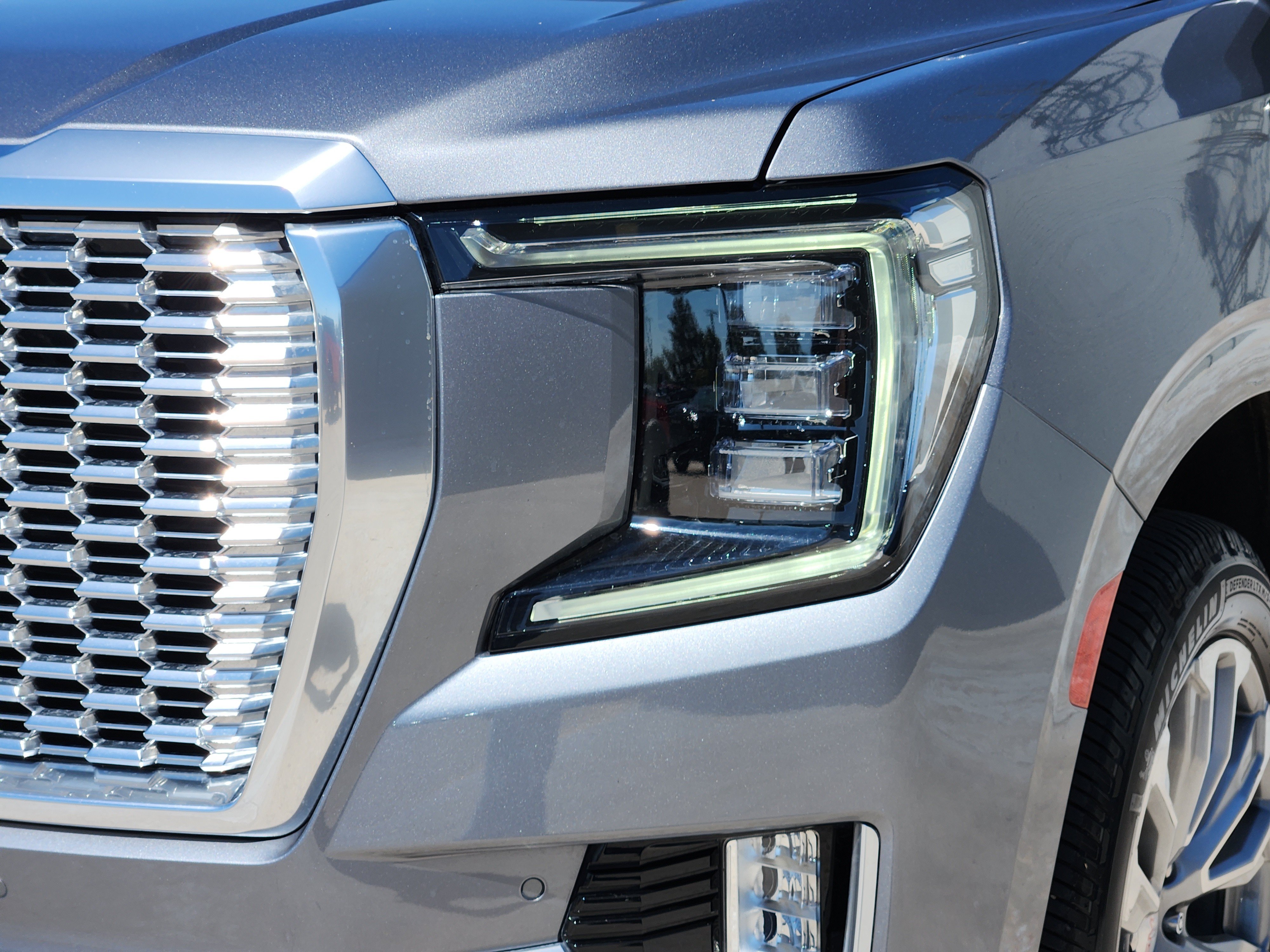 Used 2021 GMC Yukon XL Denali w/ Denali Premium Package AWD/4WD image 11