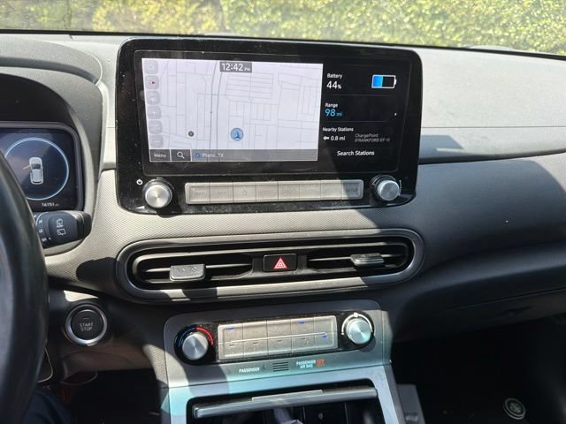Certified 2023 Hyundai Kona Limited FWD image 7