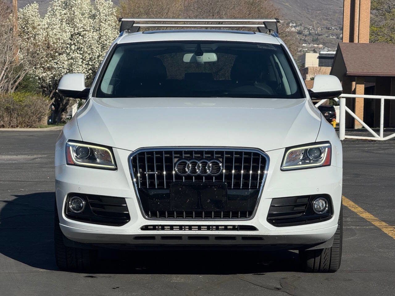 Used 2017 Audi Q5 2.0T Premium Plus w/ Technology Package AWD/4WD image 2