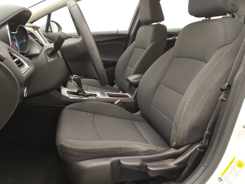 Used 2017 Chevrolet Cruze LS FWD image 17