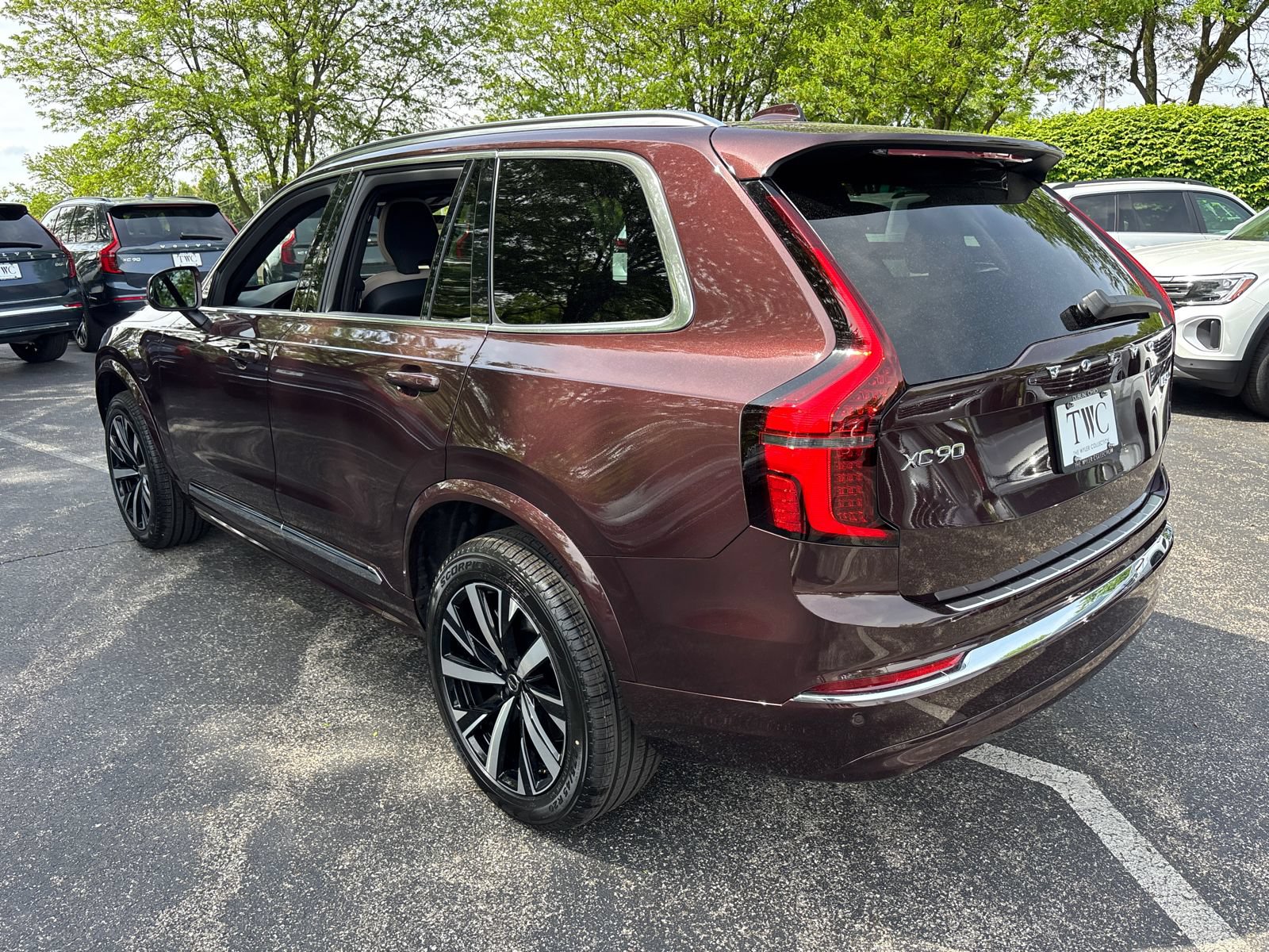 New 2026 Volvo XC90 B5 Core w/ Protection Package Premier AWD/4WD image 7