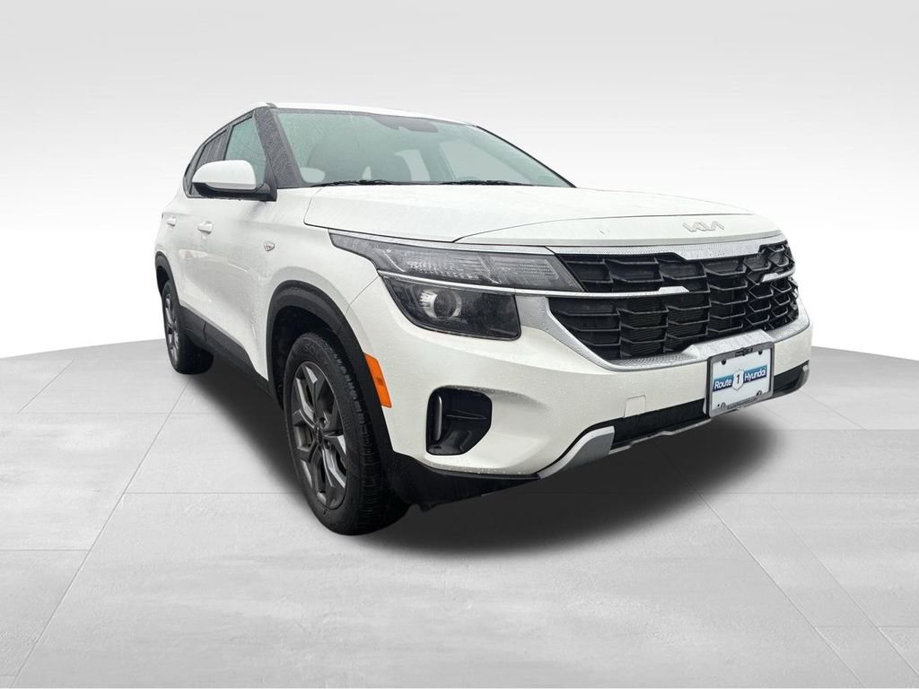 Used 2024 Kia Seltos LX image 1