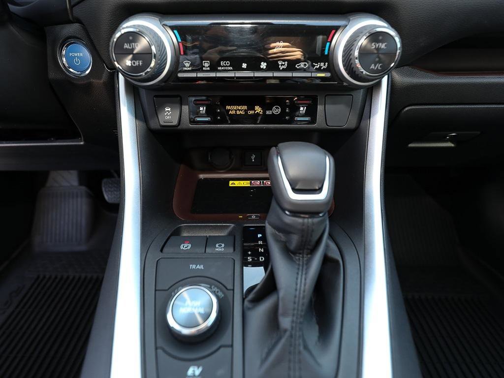 Used 2022 Toyota RAV4 Limited AWD/4WD image 18