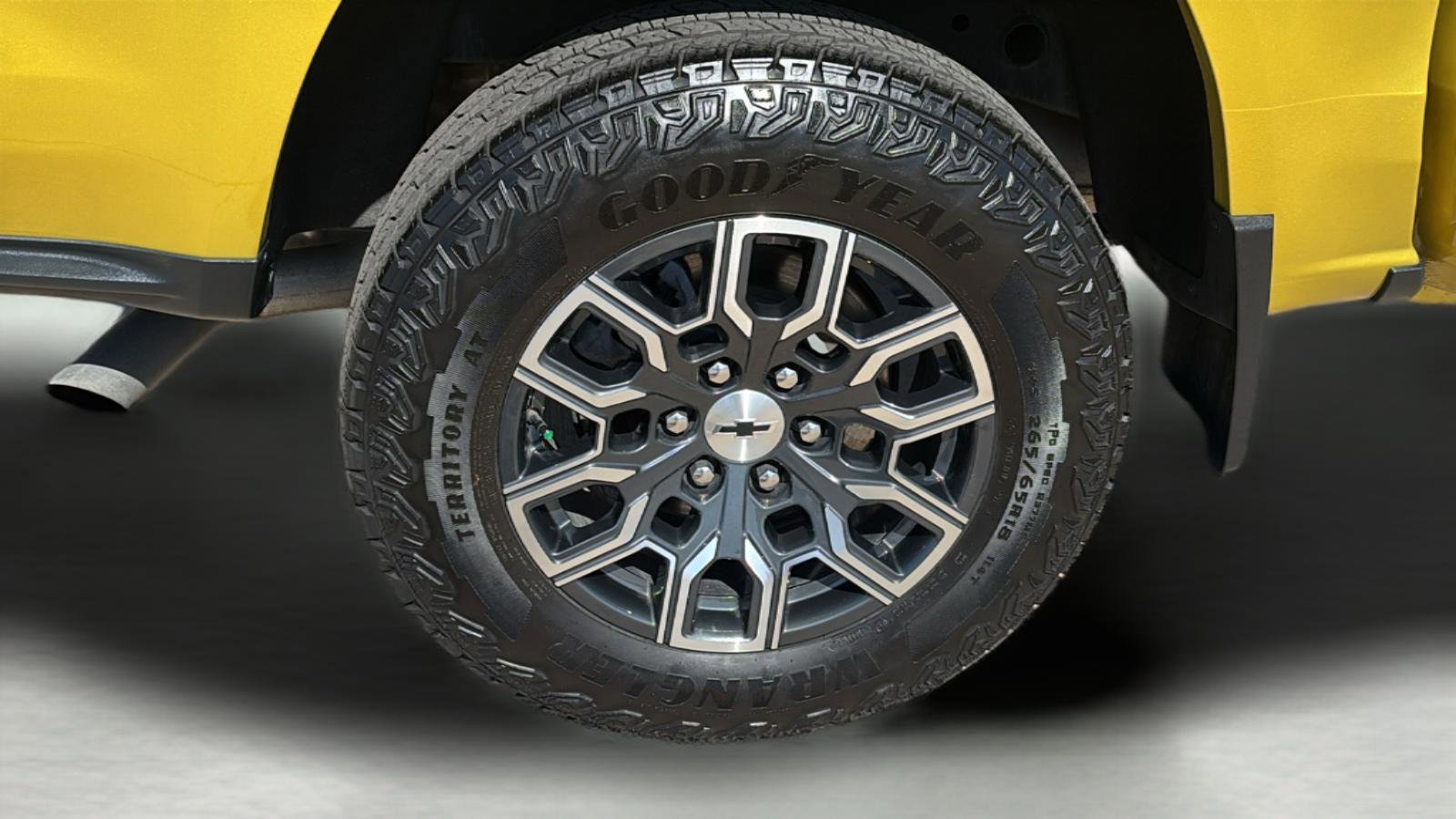 Used 2023 Chevrolet Colorado Z71 w/ Z71 Convenience Package 2 image 11