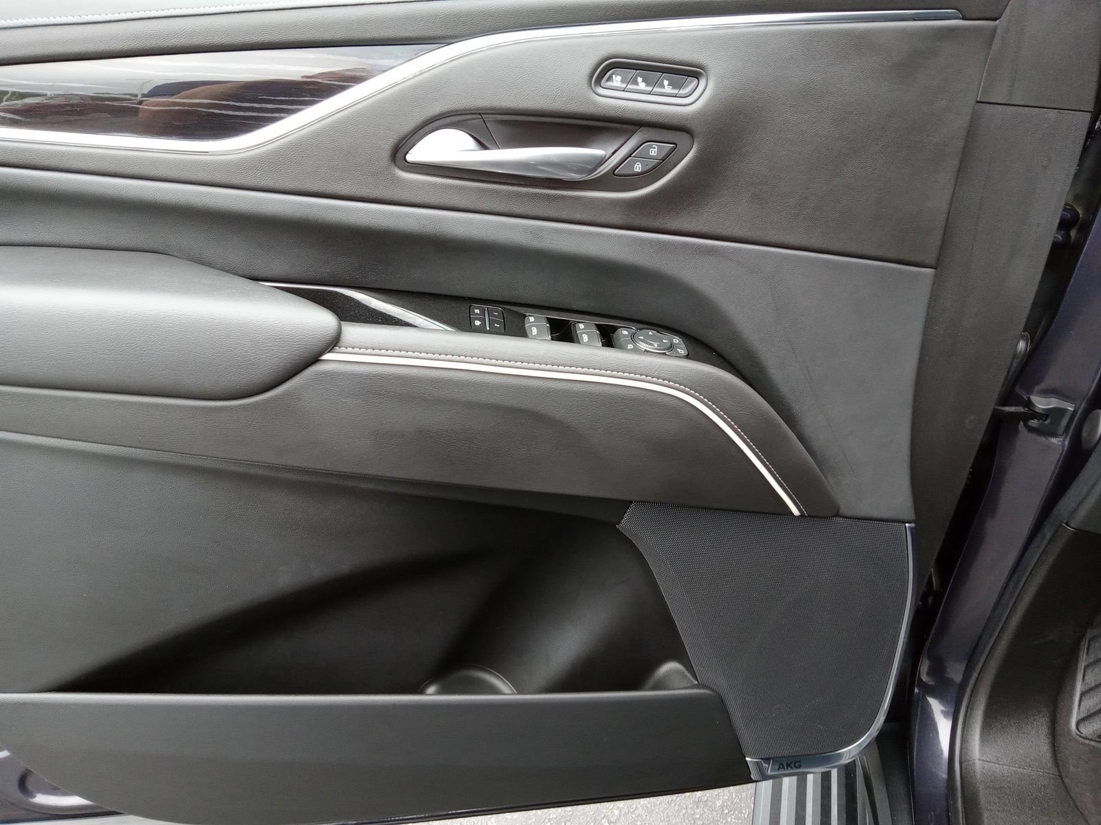 Used 2022 Cadillac Escalade Sport w/ Touring Package AWD/4WD image 9