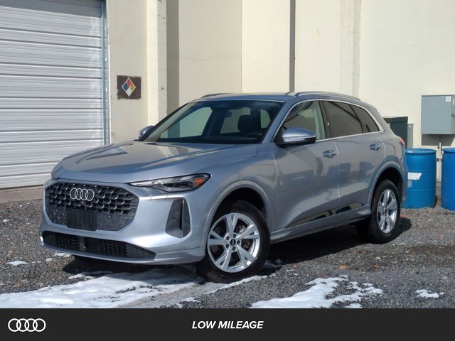 Used 2025 Audi Q5 Premium w/ Convenience Package image 1