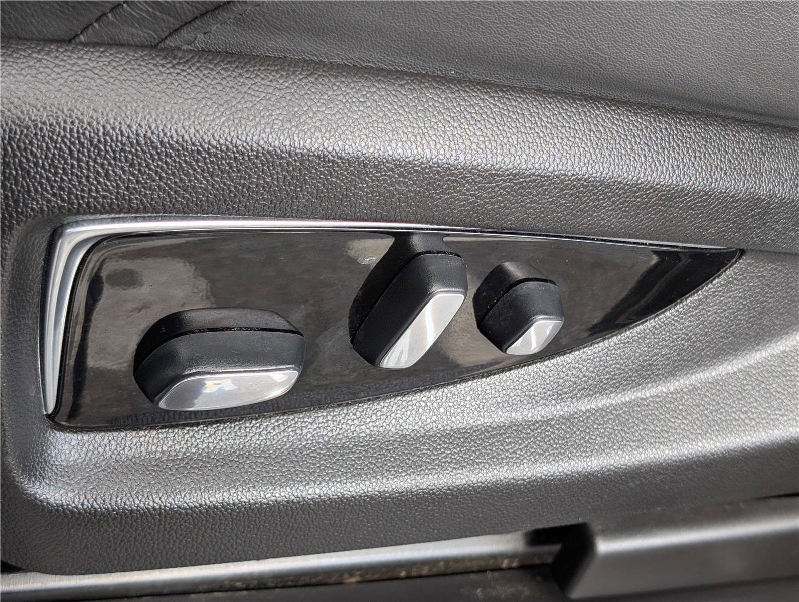 Used 2019 Cadillac Escalade Premium Luxury image 24