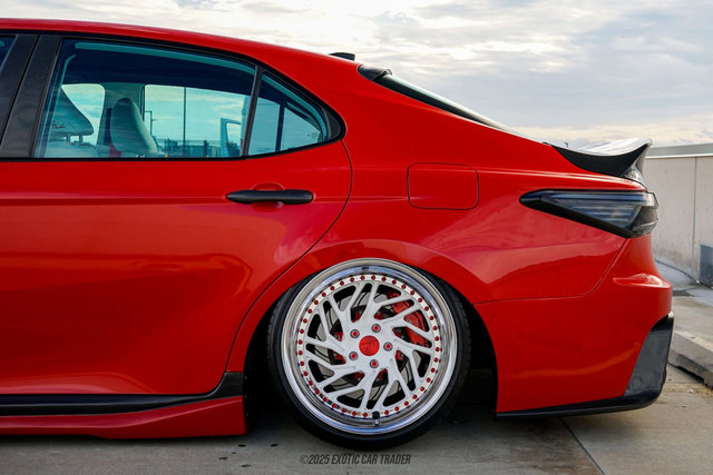 Used 2019 Toyota Camry XSE image 5