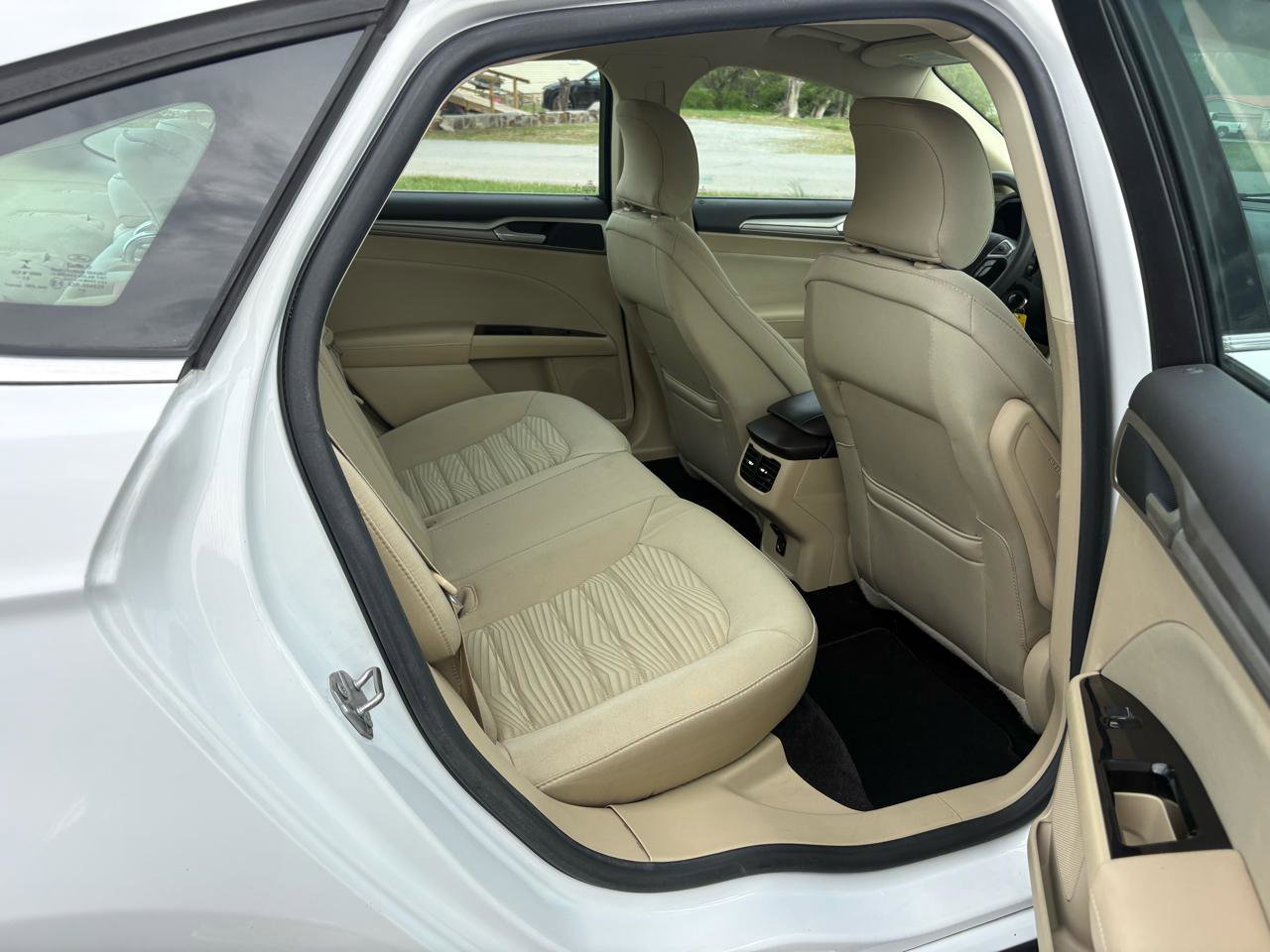 Used 2016 Ford Fusion SE image 18