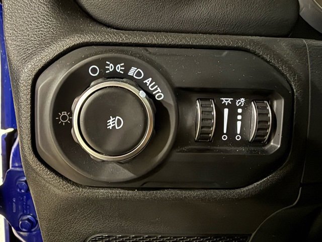 Used 2018 Jeep Wrangler Unlimited Sahara w/ Uconnect 4C Nav & Sound Group image 14