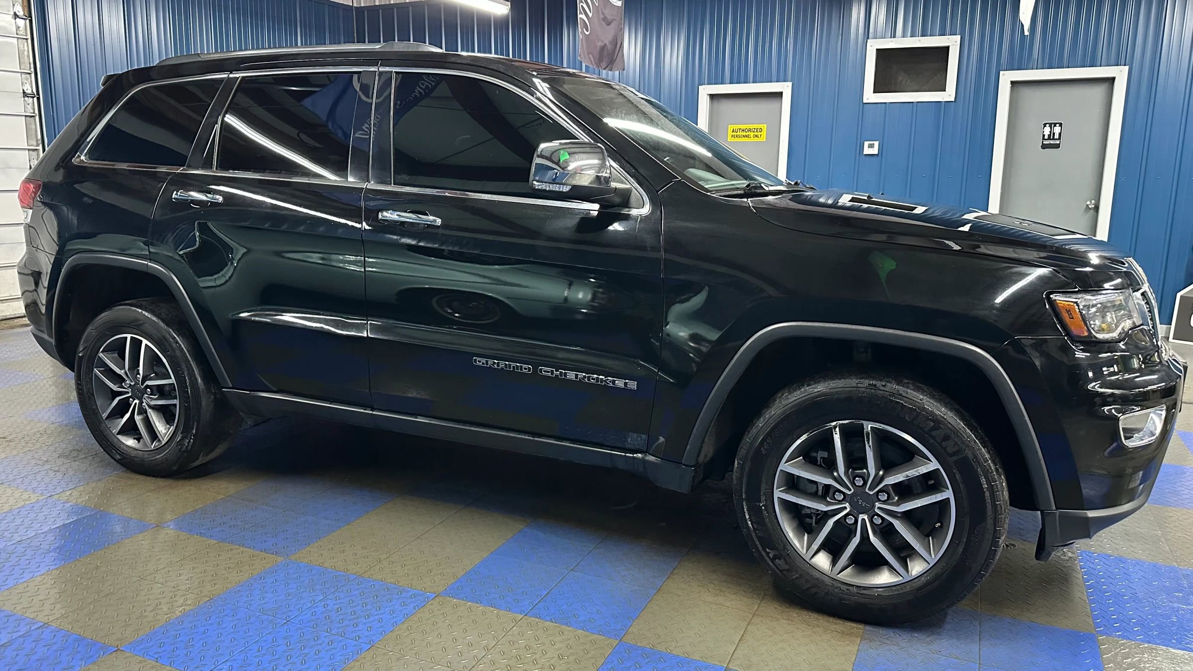 Used 2021 Jeep Grand Cherokee Limited w/ Sun & Sound Group image 56