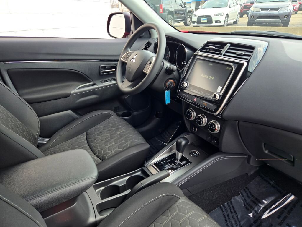Used 2026 Mitsubishi Outlander Sport ES AWD/4WD image 5
