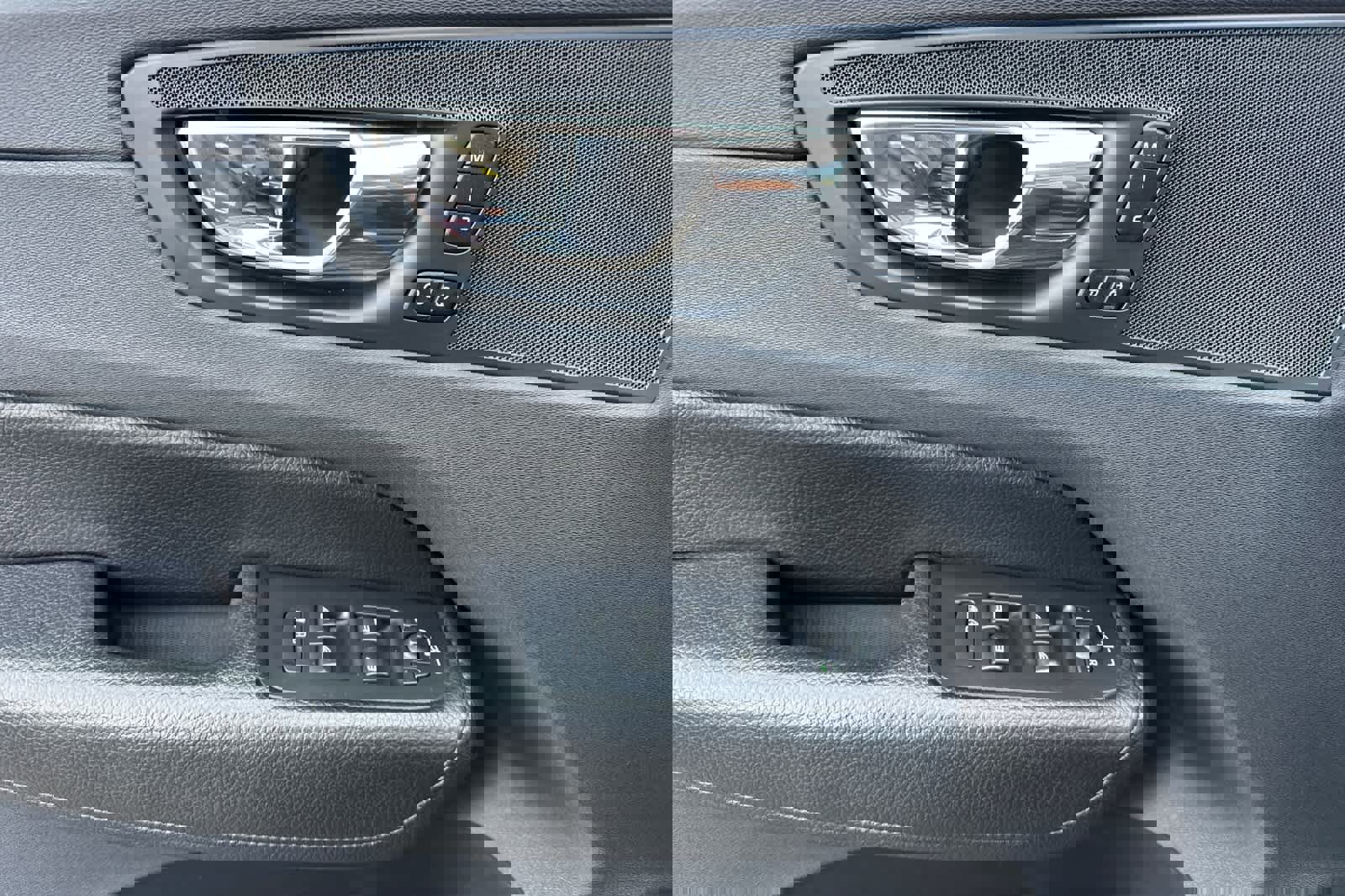 Used 2018 Volvo XC60 T5 Momentum w/ Convenience Package image 12