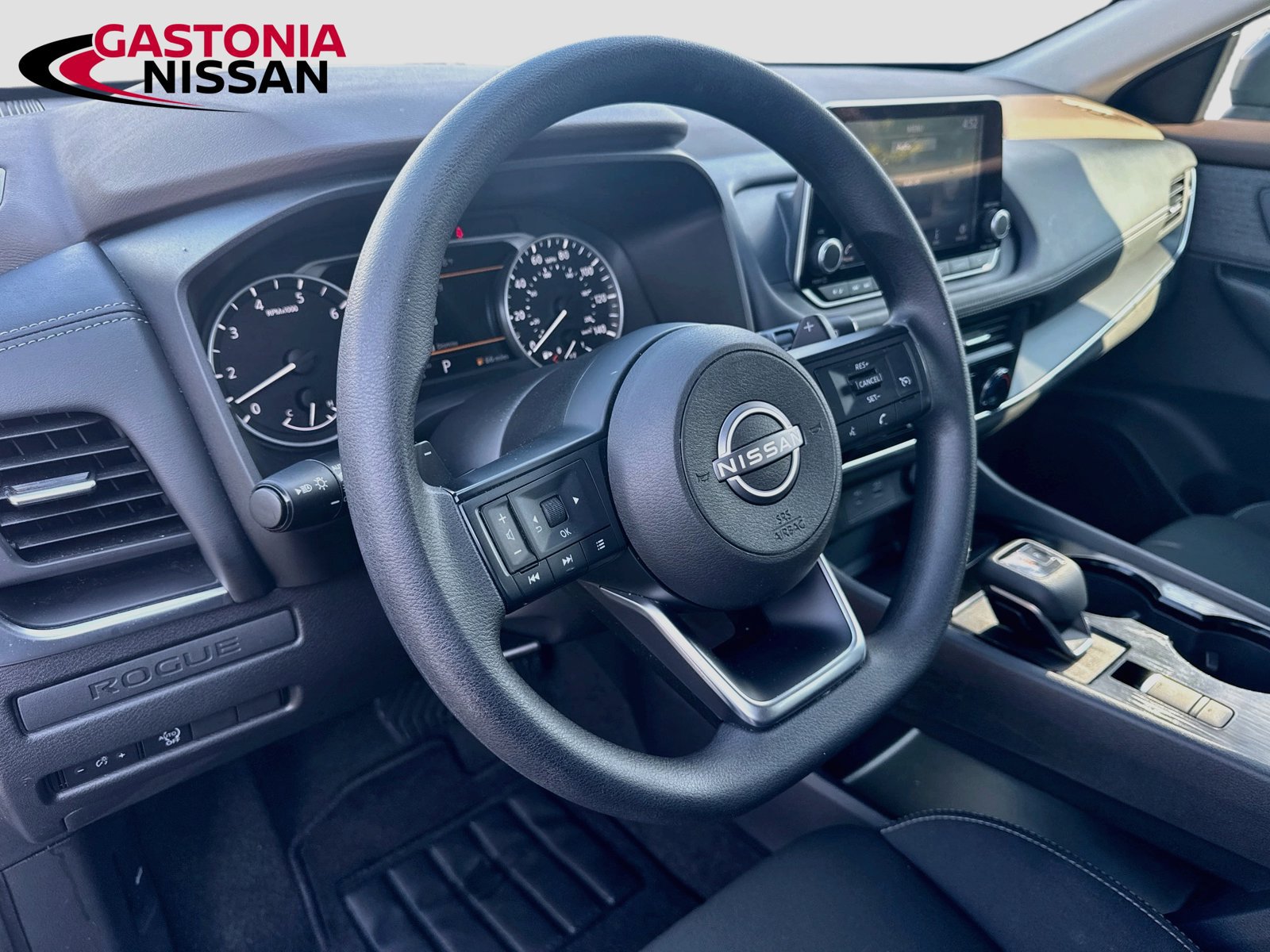 Used 2023 Nissan Rogue S AWD/4WD image 11