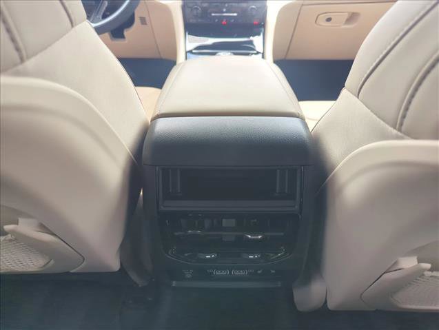 Used 2025 Jeep Grand Cherokee Limited RWD image 19