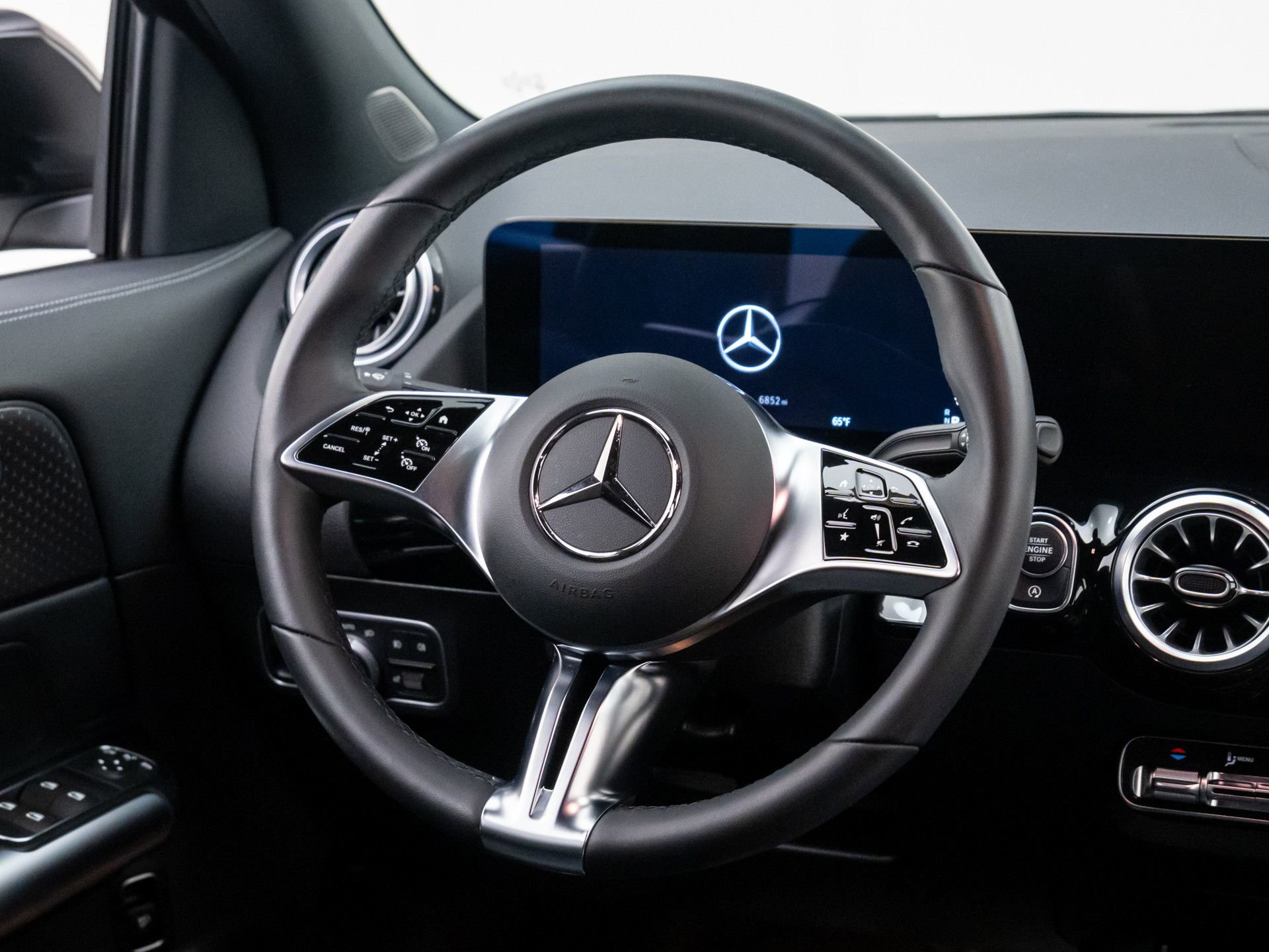Certified 2025 Mercedes-Benz GLA 250 GLA 250 w/ Exclusive Package image 13