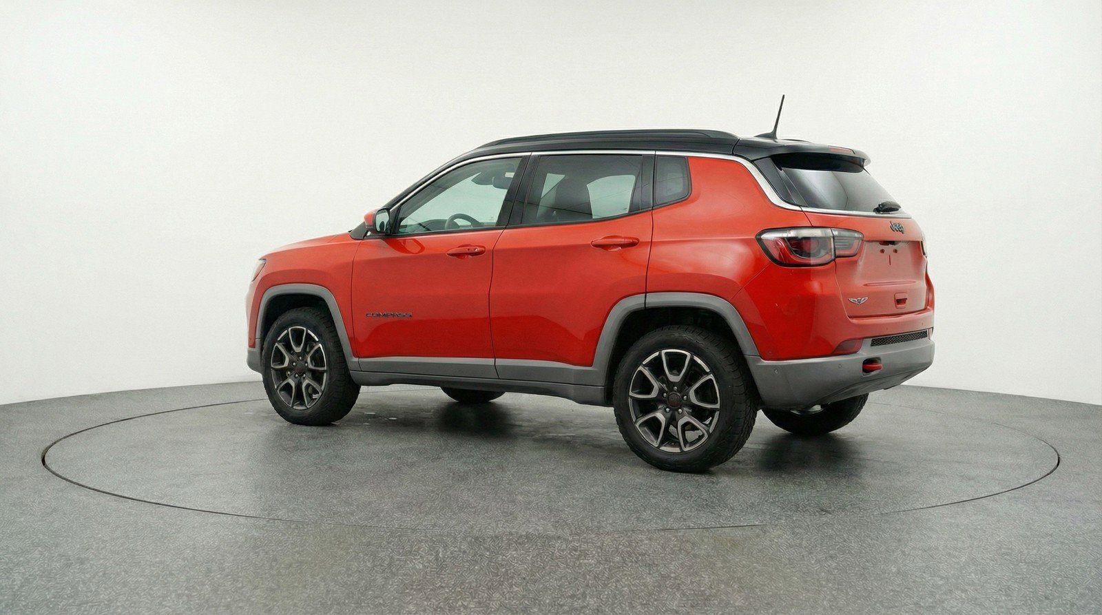 Used 2025 Jeep Compass Trailhawk image 6