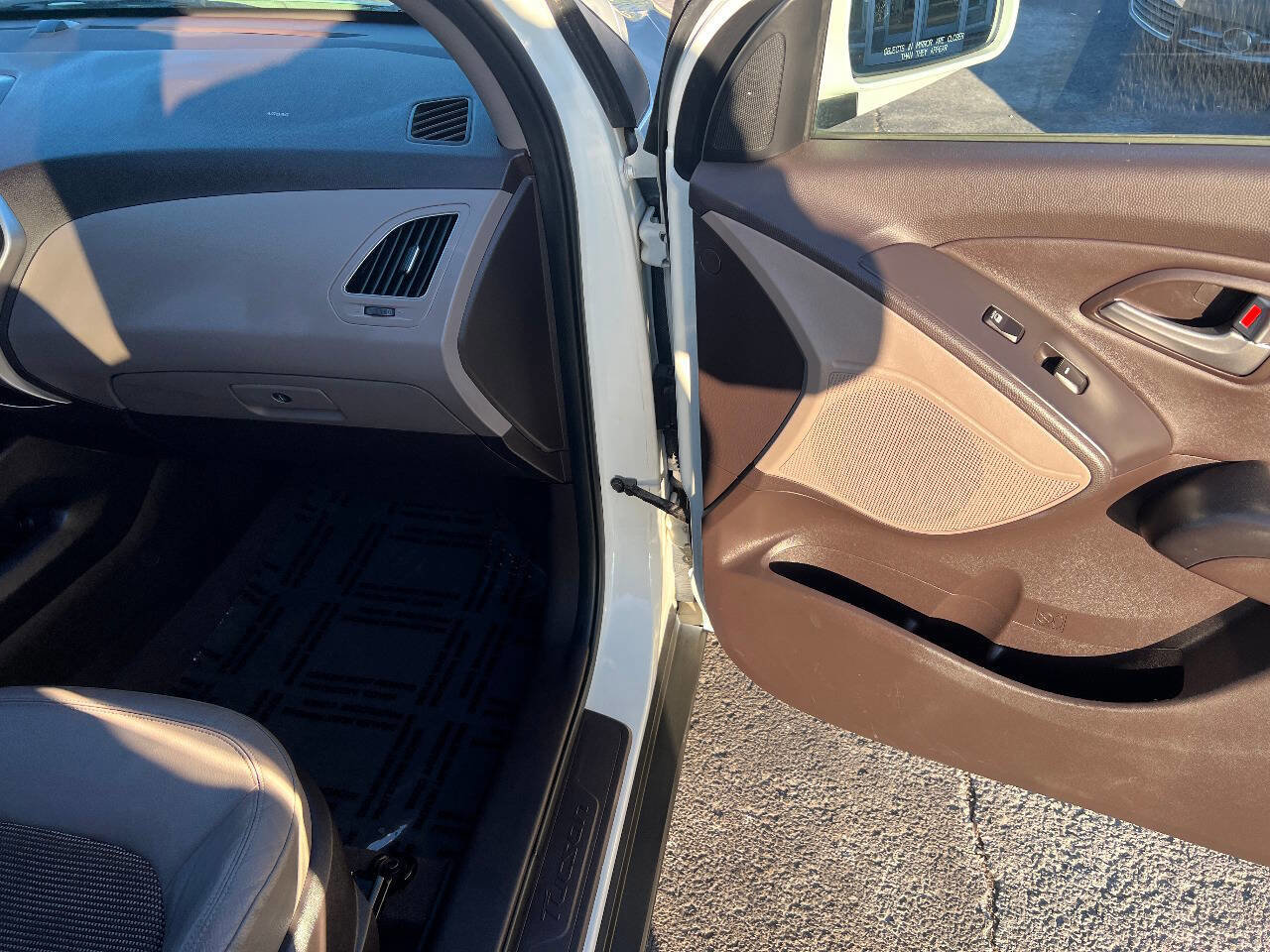 Used 2011 Hyundai Tucson GLS image 26