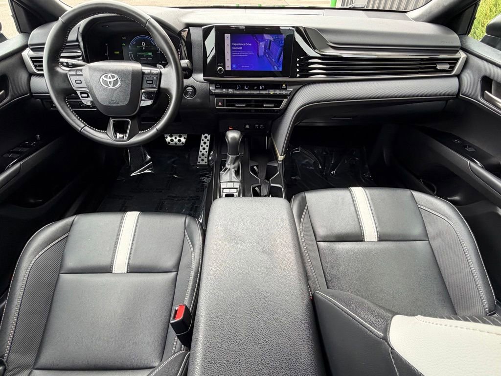 Used 2025 Toyota Camry SE FWD image 11